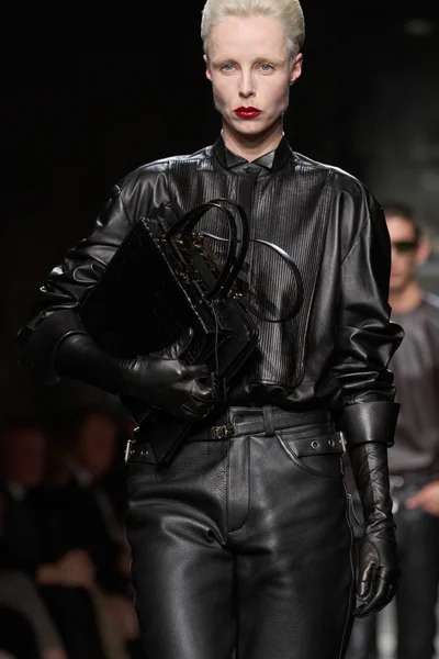 Look 28